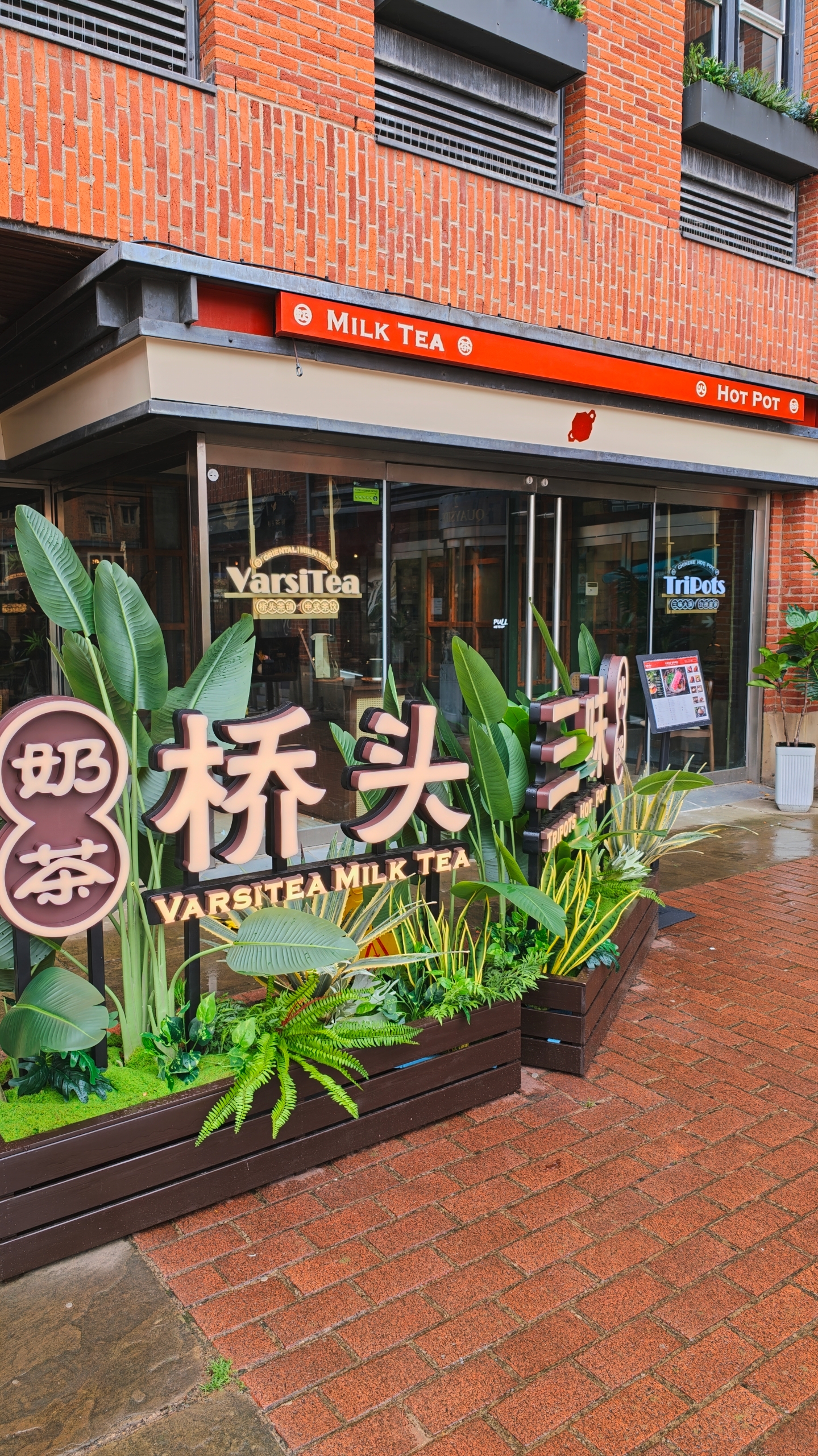 Tripot, Quayside – Sharing hotpots at your table